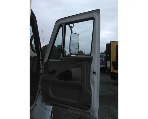 INTERNATIONAL 4300 CAB