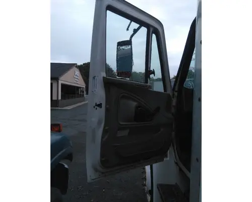 INTERNATIONAL 4300 CAB
