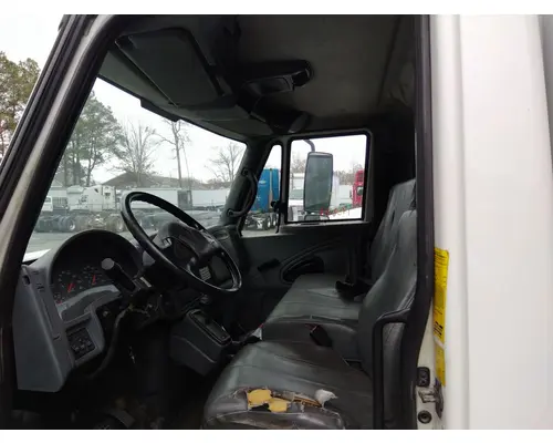 INTERNATIONAL 4300 CAB