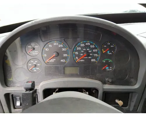 INTERNATIONAL 4300 CAB