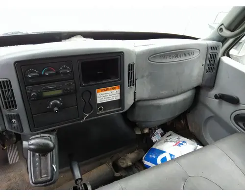 INTERNATIONAL 4300 CAB