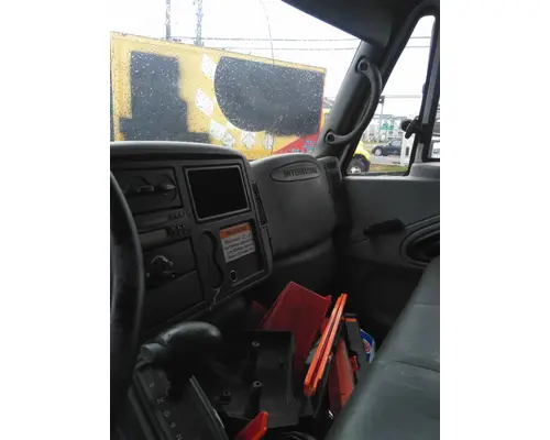 INTERNATIONAL 4300 CAB
