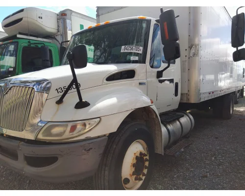 INTERNATIONAL 4300 CAB