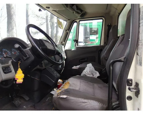 INTERNATIONAL 4300 CAB