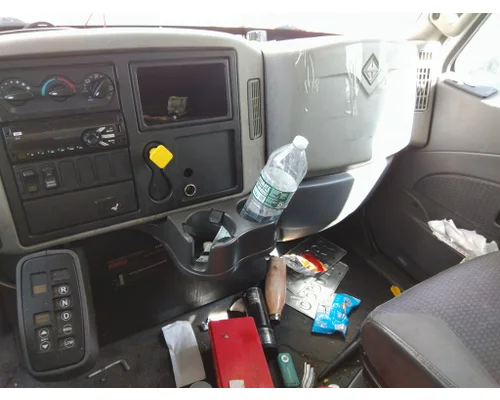 INTERNATIONAL 4300 CAB
