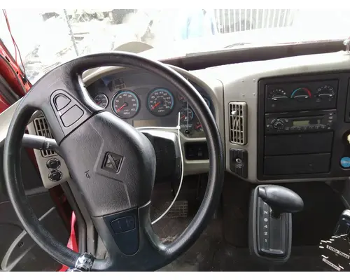 INTERNATIONAL 4300 CAB