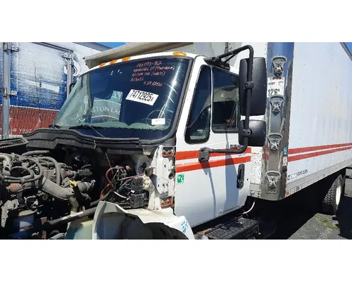 INTERNATIONAL 4300 CAB