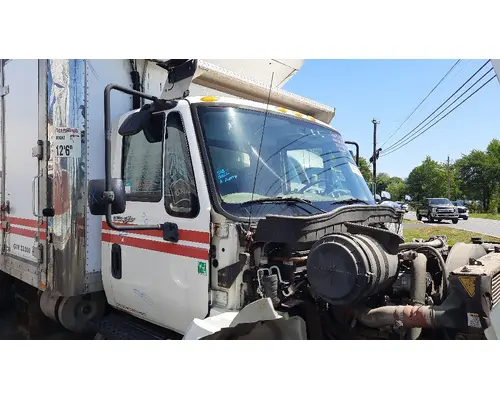 INTERNATIONAL 4300 CAB