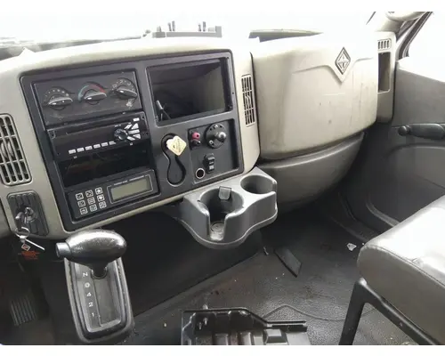 INTERNATIONAL 4300 CAB