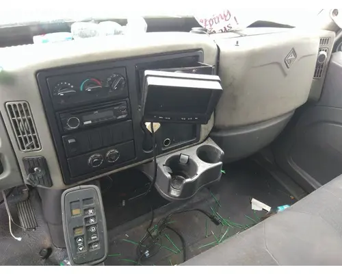 INTERNATIONAL 4300 CAB