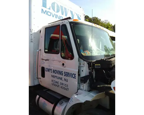 INTERNATIONAL 4300 CAB