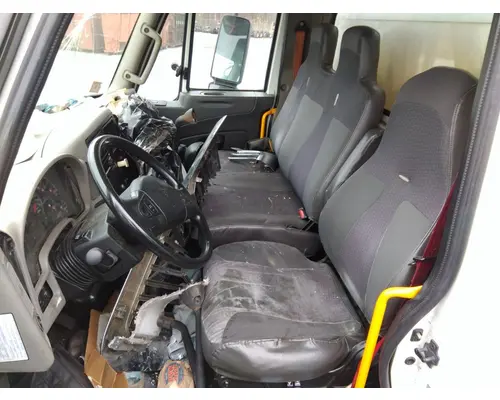 INTERNATIONAL 4300 CAB