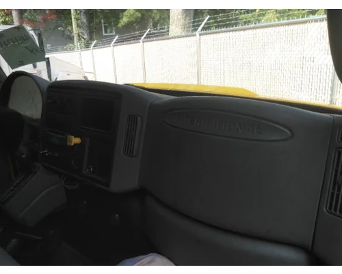 INTERNATIONAL 4300 CAB