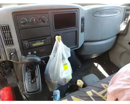 INTERNATIONAL 4300 CAB
