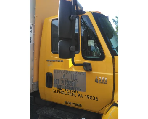 INTERNATIONAL 4300 CAB