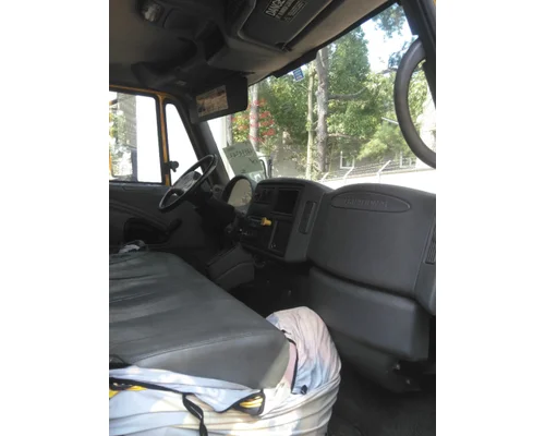 INTERNATIONAL 4300 CAB