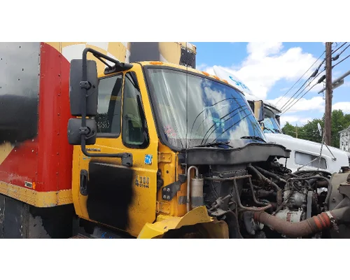 INTERNATIONAL 4300 CAB