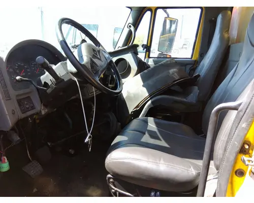 INTERNATIONAL 4300 CAB