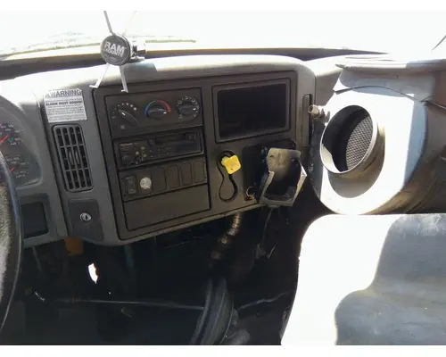 INTERNATIONAL 4300 CAB