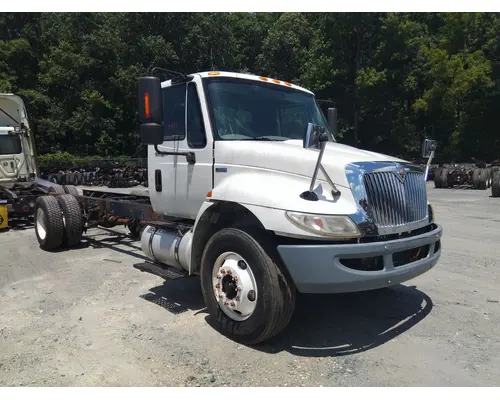 INTERNATIONAL 4300 CAB
