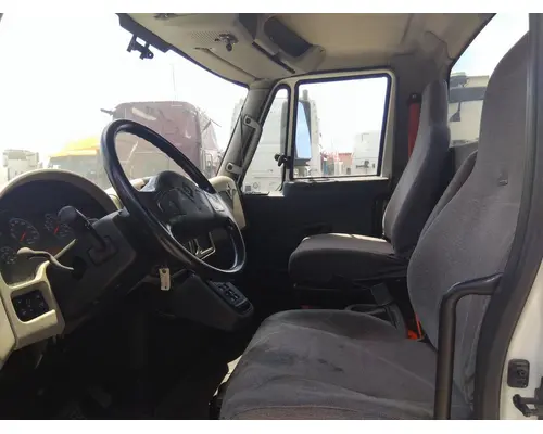 INTERNATIONAL 4300 CAB