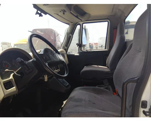 INTERNATIONAL 4300 CAB