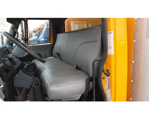 INTERNATIONAL 4300 CAB