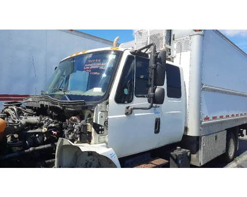 INTERNATIONAL 4300 CAB