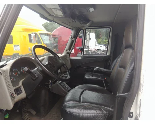 INTERNATIONAL 4300 CAB