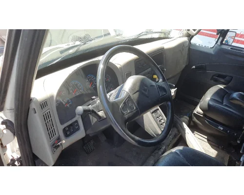INTERNATIONAL 4300 CAB