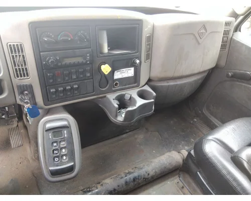 INTERNATIONAL 4300 CAB
