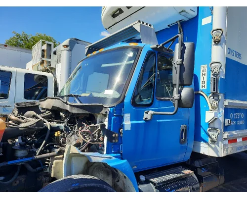 INTERNATIONAL 4300 CAB