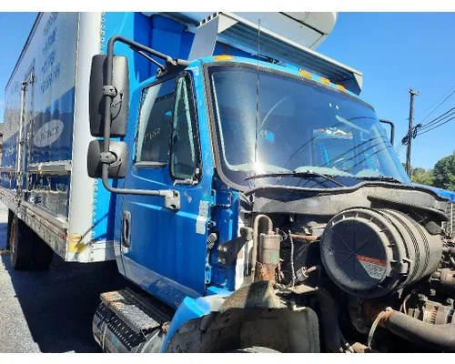 INTERNATIONAL 4300 CAB