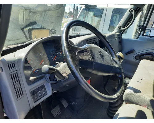 INTERNATIONAL 4300 CAB
