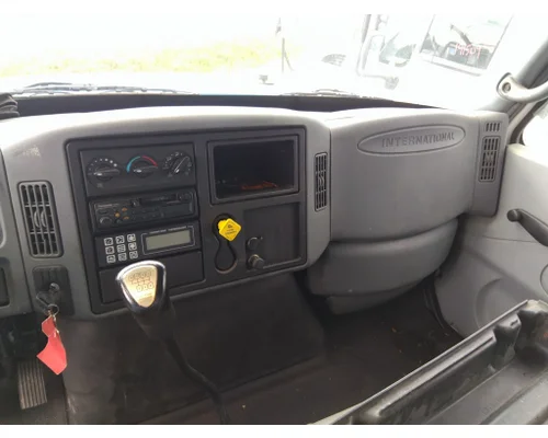INTERNATIONAL 4300 CAB