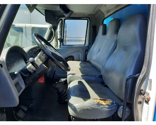 INTERNATIONAL 4300 CAB