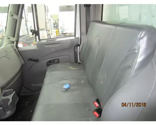 INTERNATIONAL 4300 CAB