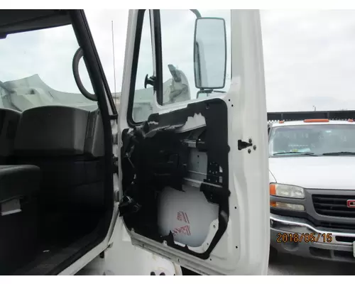 INTERNATIONAL 4300 CAB