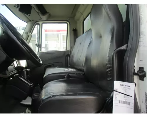 INTERNATIONAL 4300 CAB