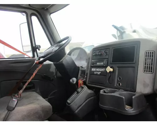 INTERNATIONAL 4300 CAB