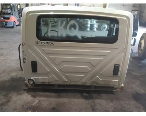INTERNATIONAL 4300 CAB