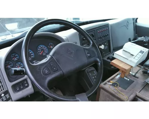 INTERNATIONAL 4300 CAB