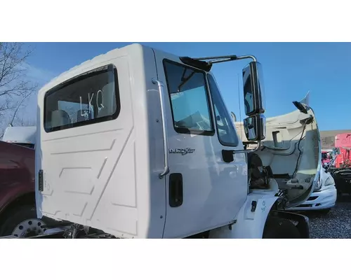 INTERNATIONAL 4300 CAB