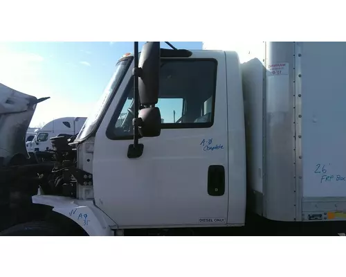 INTERNATIONAL 4300 CAB