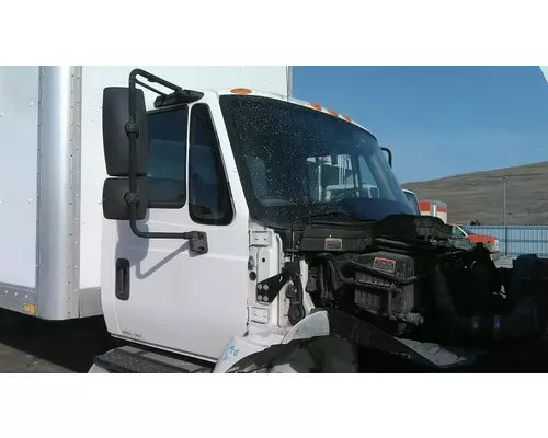 INTERNATIONAL 4300 CAB