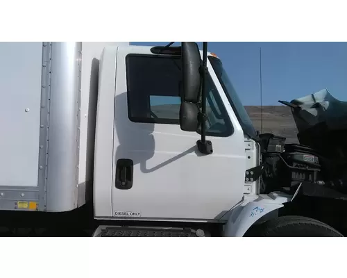 INTERNATIONAL 4300 CAB