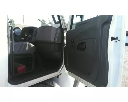 INTERNATIONAL 4300 CAB