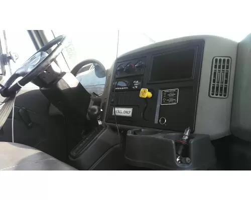 INTERNATIONAL 4300 CAB