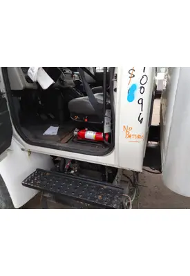 INTERNATIONAL 4300 CAB