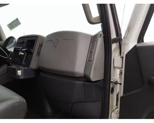 INTERNATIONAL 4300 CAB